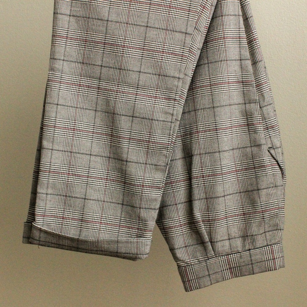 Chic and comfy plaid pants.
